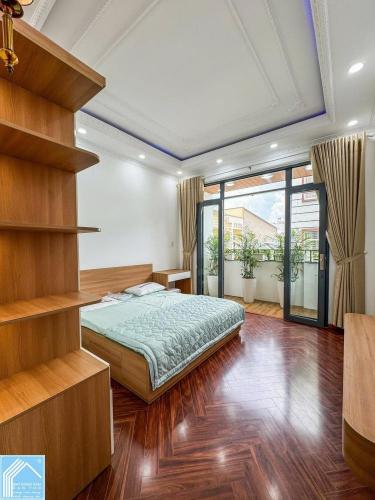 Bán Nhà 1 Trệt 3 Lầu Mặt tiền đường Nguyễn Văn Trỗi - Cặp Vách ĐH Cần Thơ