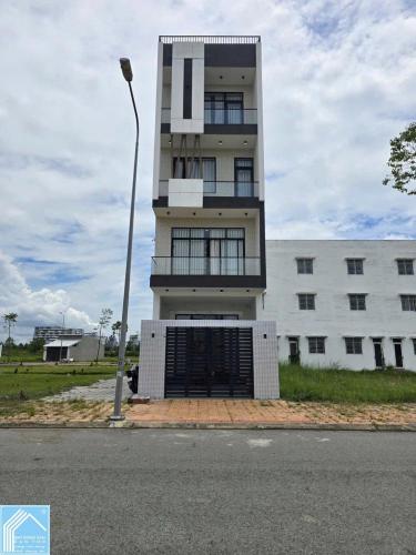Bán nhà 1 trệt 3 lầu sân thượng đường d1 khu đô thị mới hồng phát - gần đh fpt, nam cần thơ