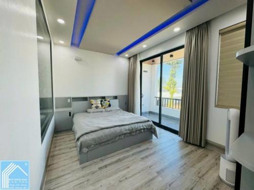 Bán Nhà 1 Trệt 3 Lầu Sân thượng đường D24 KDC Hồng Loan - Gần Quốc Lộ & Trần Hoàng Na