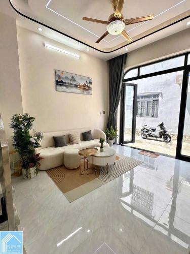 Bán nhà 1T1L - ĐÚC MỚI - Hẻm xe hơi tới nhà (cách MT Võ Văn Kiệt chỉ 250m)