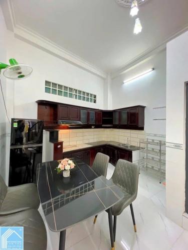 BÁN NHÀ 1T1L đúc - HOÀN CÔNG đầy đủ - Nằm kế ST Vincom Hùng Vương