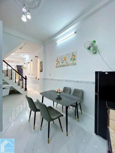 BÁN NHÀ 1T1L đúc - HOÀN CÔNG đầy đủ - Nằm kế ST Vincom Hùng Vương