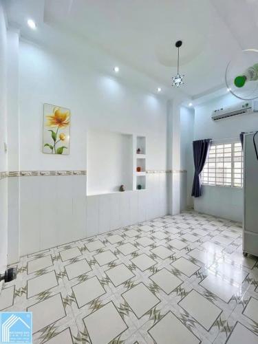 BÁN NHÀ 1T1L đúc - HOÀN CÔNG đầy đủ - Nằm kế ST Vincom Hùng Vương