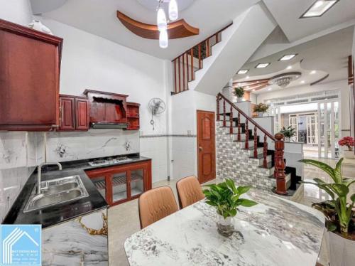 Bán nhà 1T1L đúc, MẶT TIỀN, kế chợ & Công viên An Khánh 