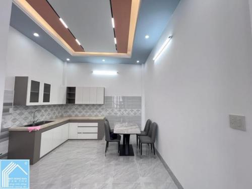 BÁN NHÀ 1T1L đúc mới -  KẾ ĐHCT - ĐHYD - BV Đa Khoa. Hẻm 11 N.V.Linh (cặp BV Đa khoa)