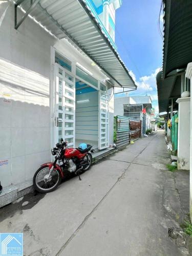 BÁN NHÀ 1T1L đúc, mới đẹp - HOÀN CÔNG đầy đủ (Nằm kế ĐẠI HỌC CÔNG NGHỆ CT)