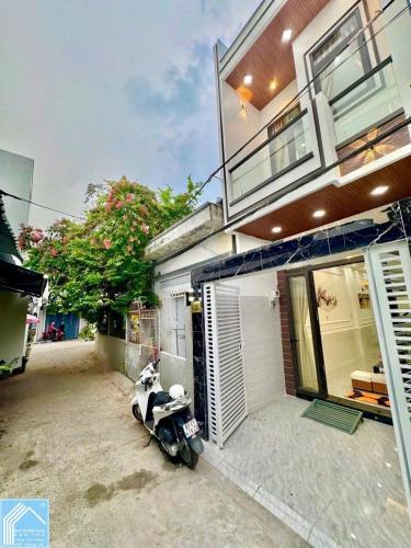 BÁN NHÀ 1T1L đúc, mới đẹp, FULL Nội Thất mới. Hẻm rộng 4.5m, có phòng ngủ tầng trệt