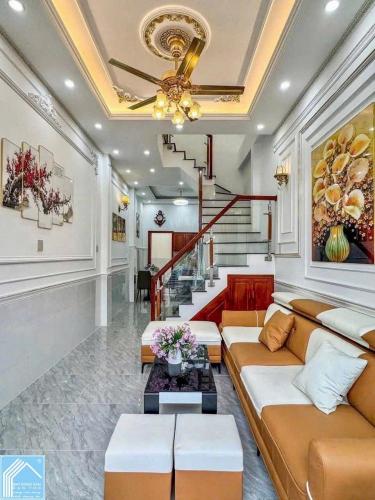 BÁN NHÀ 1T1L đúc, mới đẹp, FULL Nội Thất mới. Hẻm rộng 4.5m, có phòng ngủ tầng trệt