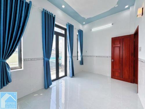 BÁN NHÀ 1T1L đúc mới, TRỤC CHÍNH HẺM thông, xe hơi tới nhà, gần chợ An Thới