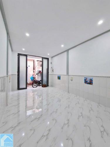 Bán nhà 1T1L, NHỎ GỌN TRUNG TÂM (Hẻm 4 CMT8). Hẻm Đối diện Vincom Hùng Vương