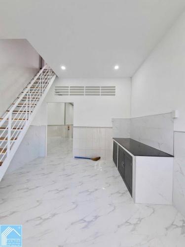 Bán nhà 1T1L, NHỎ GỌN TRUNG TÂM (Hẻm 4 CMT8). Hẻm Đối diện Vincom Hùng Vương