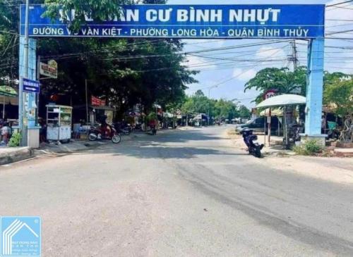 BÁN NHÀ 1T1Lửng, MẶT TIỀN - KDC Bình Nhựt (12Ha8). Đối  diện cổng TRƯỜNG HỌC