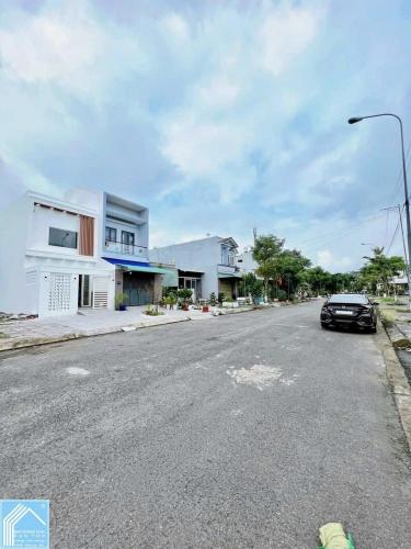 BÁN NHÀ 1T1Lửng, MẶT TIỀN - KDC Bình Nhựt (12Ha8). Đối  diện cổng TRƯỜNG HỌC