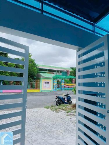 BÁN NHÀ 1T1Lửng, MẶT TIỀN - KDC Bình Nhựt (12Ha8). Đối  diện cổng TRƯỜNG HỌC