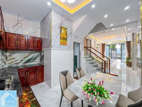BÁN NHÀ 1T2L đúc - MẶT TIỀN, FULL NỘI THẤT, nhà mới mua dọn vào ở ngay