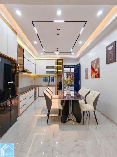BÁN NHÀ 1T2L đúc, 2 MT Hẻm (trước - sau). Gần sát trường ĐH Công Nghệ - Kỷ Thuật