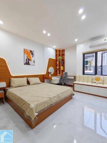 BÁN NHÀ 1T2L đúc, 2 MT Hẻm (trước - sau). Gần sát trường ĐH Công Nghệ - Kỷ Thuật