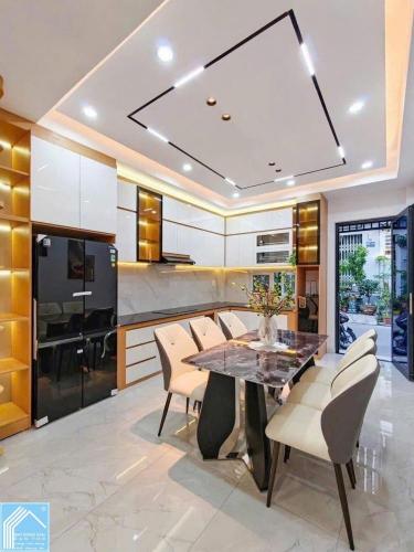 BÁN NHÀ 1T2L đúc, 2 MT Hẻm (trước - sau). Gần sát trường ĐH Công Nghệ - Kỷ Thuật