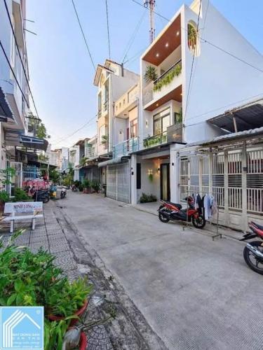 BÁN NHÀ 1T2L đúc, 2 MT Hẻm (trước - sau). Gần sát trường ĐH Công Nghệ - Kỷ Thuật