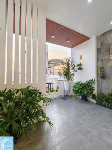 BÁN NHÀ 1T2L đúc, 2 MT Hẻm (trước - sau). Gần sát trường ĐH Công Nghệ - Kỷ Thuật
