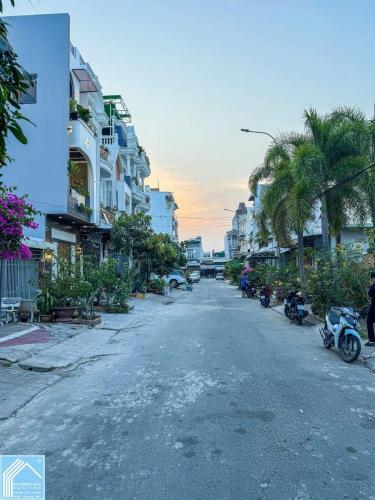 BÁN NHÀ 1T2L đúc mới, FULL NỘI THẤT Cao Cấp (Mặt Tiền Chu Văn An)