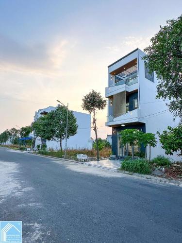 BÁN NHÀ 1T2L đúc mới, HIỆN ĐẠI Nội Thất TUYỆT ĐẸP, sổ Hồng hoàn chỉnh