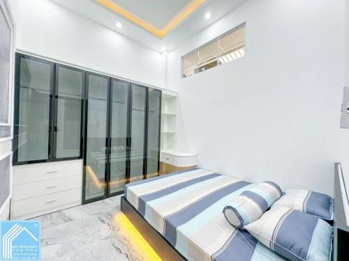 BÁN NHÀ 1T2L đúc mới, HIỆN ĐẠI Nội Thất TUYỆT ĐẸP, sổ Hồng hoàn chỉnh