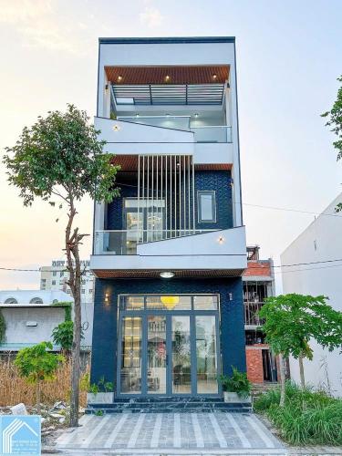 BÁN NHÀ 1T2L đúc Mới, HIỆN ĐẠI Nội Thất TUYỆT ĐẸP, Sổ Hồng Hoàn Chỉnh