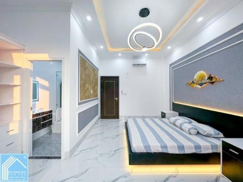 BÁN NHÀ 1T2L đúc mới, HIỆN ĐẠI Nội Thất TUYỆT ĐẸP, sổ Hồng hoàn chỉnh