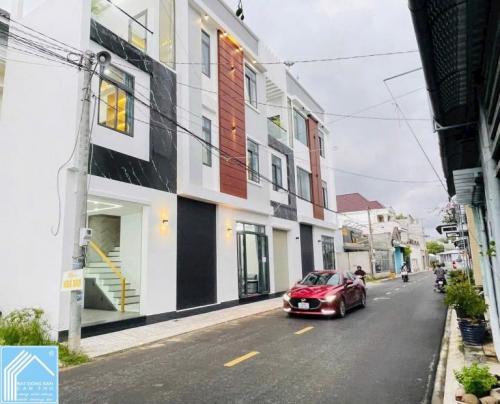 BÁN NHÀ 1T2L đúc mới, MẶT TIỀN (PHẠM HỮU LẦU). Vị trí đẹp vừa ở, KDoanh, VPCTy,...