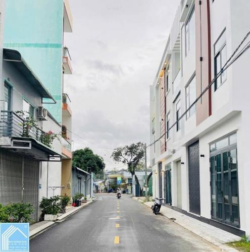 BÁN NHÀ 1T2L đúc mới, MẶT TIỀN (PHẠM HỮU LẦU). Vị trí đẹp vừa ở, KDoanh, VPCTy,...