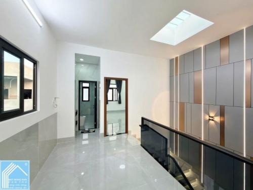 BÁN NHÀ 1T2L đúc, mới xây, Mặt Tiền (D7 - Hồng Loan). Vị trí đẹp, gần trục chính D1
