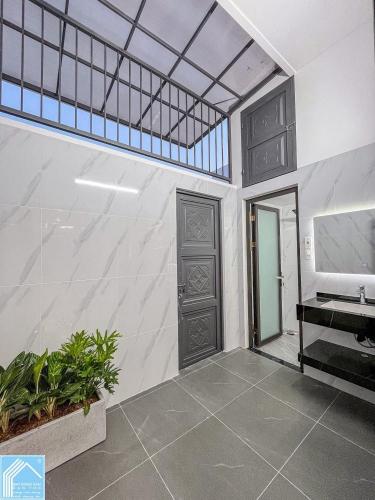 BÁN NHÀ 1T2L đúc, mới xây, Mặt Tiền (D7 - Hồng Loan). Vị trí đẹp, gần trục chính D1