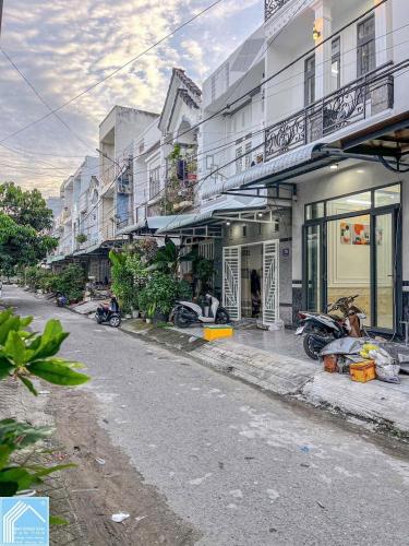 BÁN NHÀ 1T2L đúc, XÂY MỚI. Kế trường Mầm Non Hoa Cúc (Mặt Tiền - KDC Thới Nhựt 1)