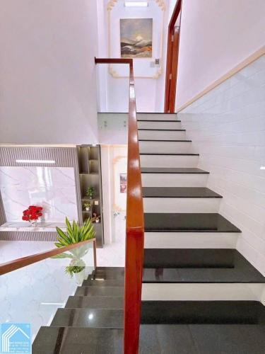 Bán nhà 1Trệt 1Lầu - mới đẹp. Trục Đường A2 - KDC Tổ 3A (đông đúc)