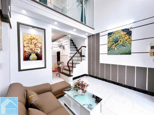 BÁN NHÀ 1trệt 1lửng 1lầu - NHÀ ĐẸP - NHÀ NHỎ XINH XẮN (Hẻm 90 Hùng Vương)