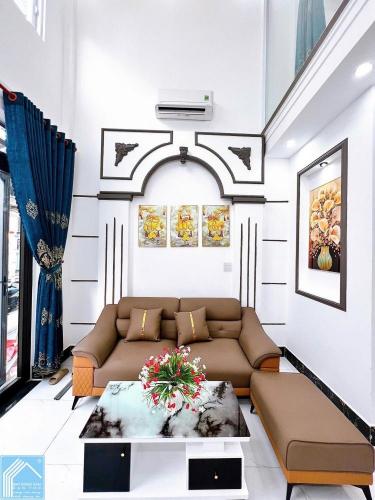 BÁN NHÀ 1trệt 1lửng 1lầu - NHÀ ĐẸP - NHÀ NHỎ XINH XẮN (Hẻm 90 Hùng Vương)