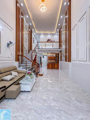 Bán nhà 1TRỆT 1LỬNG, 3 PHÒNG NGỦ. Gần VINCOM HÙNG VƯƠNG