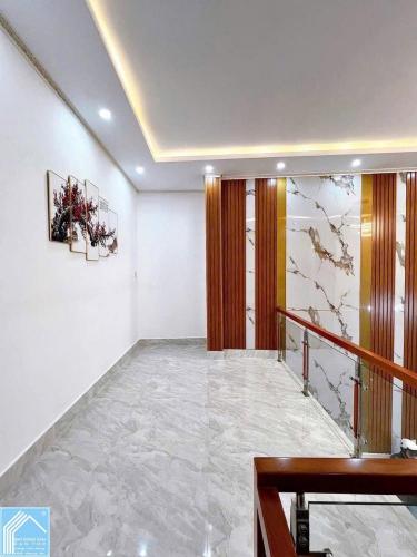 Bán nhà 1TRỆT 1LỬNG, 3 PHÒNG NGỦ, Gần VINCOM HÙNG VƯƠNG