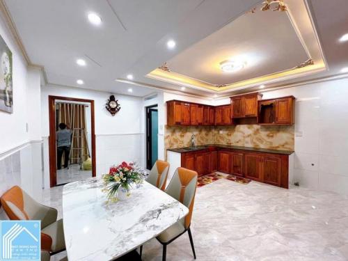 Bán nhà 1TRỆT 1LỬNG, 3 PHÒNG NGỦ, Gần VINCOM HÙNG VƯƠNG