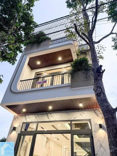 ​Bán nhà 2 lầu đường D6 KDC Hồng Loan nhà xây mới 100% , giá tốt nhất khu .