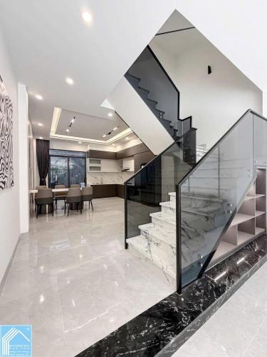 ​Bán nhà 2 lầu đường D6 KDC Hồng Loan nhà xây mới 100% , giá tốt nhất khu .