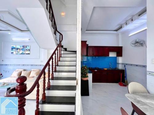 Bán nhà 2lầu - GÓC 2MT HẺM - ngay trung tâm, tiện ích xung quanh đầy đủ