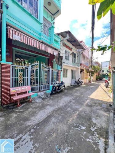 BÁN NHÀ 2LẦU, 2 MẶT TIỀN Hẻm (trước-sau). Nằm sát ĐẠI LỘ HÒA BÌNH, gần BẾN NKIỀU