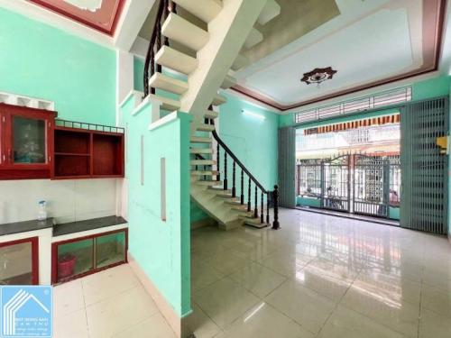 BÁN NHÀ 2LẦU, 2 MẶT TIỀN Hẻm (trước-sau). Nằm sát ĐẠI LỘ HÒA BÌNH, gần BẾN NKIỀU