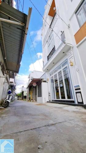 BÁN NHÀ 2Lầu đúc, MỚI ĐẸP - VỊ TRÍ ĐẸP - HOÀN CÔNG. (Trục chính Hẻm, xe 7 chổ tới nhà)