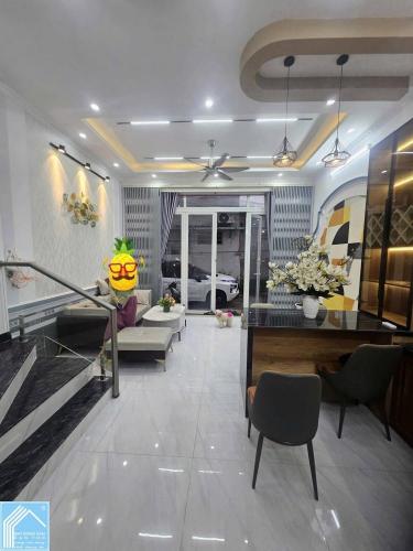 BÁN NHÀ 2Lầu đúc, MỚI ĐẸP - VỊ TRÍ ĐẸP - HOÀN CÔNG. (Trục chính Hẻm, xe 7 chổ tới nhà)