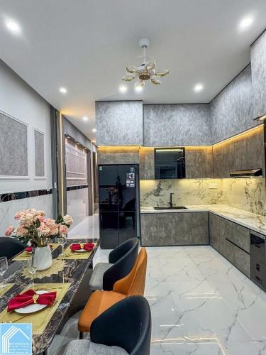 BÁN Nhà 2Lầu đúc, Mới đẹp + Full Nội Thất sang trọng (Mặt tiền - KDC 91B), vị trí đẹp