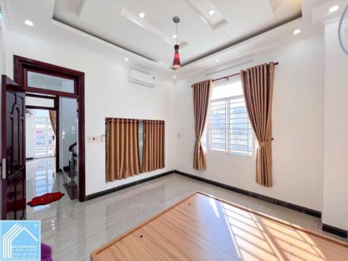 BÁN NHÀ CAO NHẤT HẺM, RẤT KIÊN CỐ, Sổ Hồng hoàn công đầy đủ