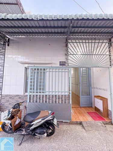 BÁN NHÀ cấp 4, Hẻm 120 Hoàng Quốc Việt. Hẻm rộng rãi, gần Bánh xèo 7 TỚI